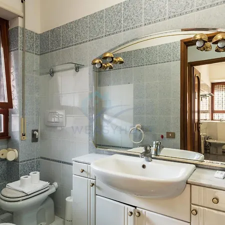 New In - Comfy Close To The Lido di Ostia